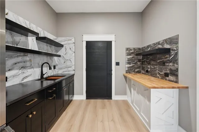 $1,349,950 | 5122 Northwest 47 Terrace, Riverside, MO 64150