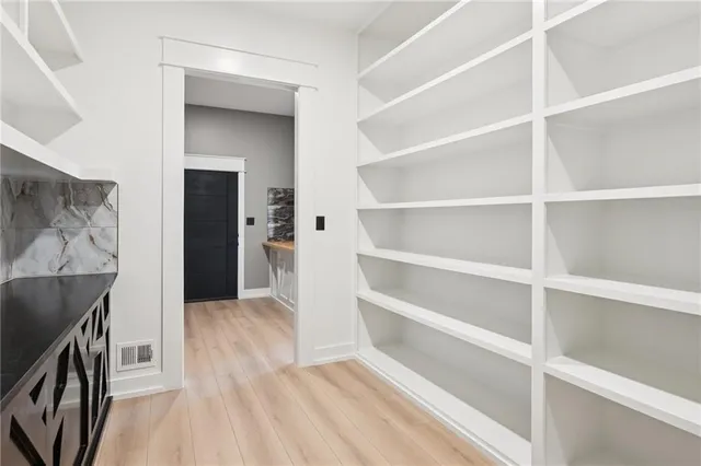 $1,349,950 | 5122 Northwest 47 Terrace, Riverside, MO 64150