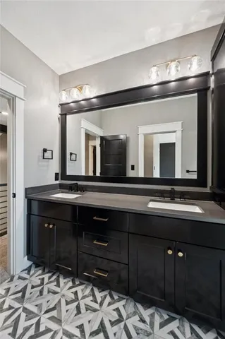 $1,349,950 | 5122 Northwest 47 Terrace, Riverside, MO 64150