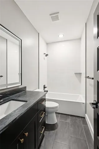 $1,349,950 | 5122 Northwest 47 Terrace, Riverside, MO 64150