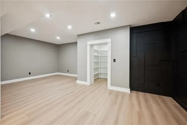 $1,349,950 | 5122 Northwest 47 Terrace, Riverside, MO 64150