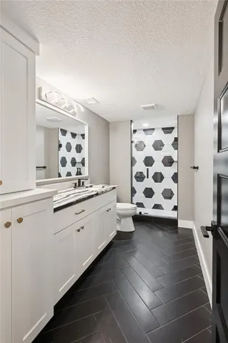 $1,349,950 | 5122 Northwest 47 Terrace, Riverside, MO 64150