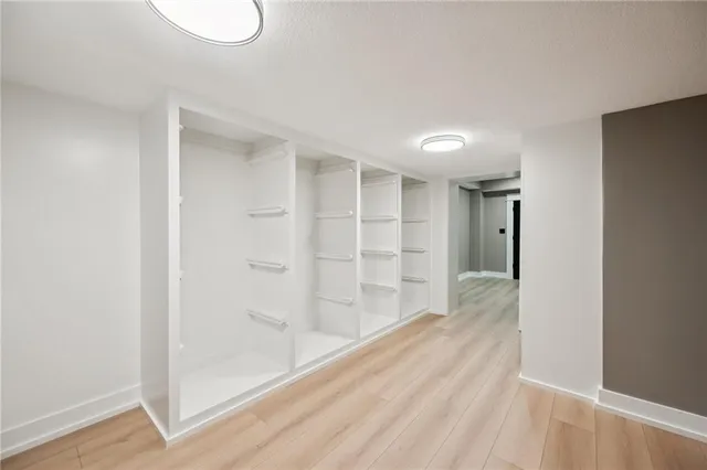 $1,349,950 | 5122 Northwest 47 Terrace, Riverside, MO 64150