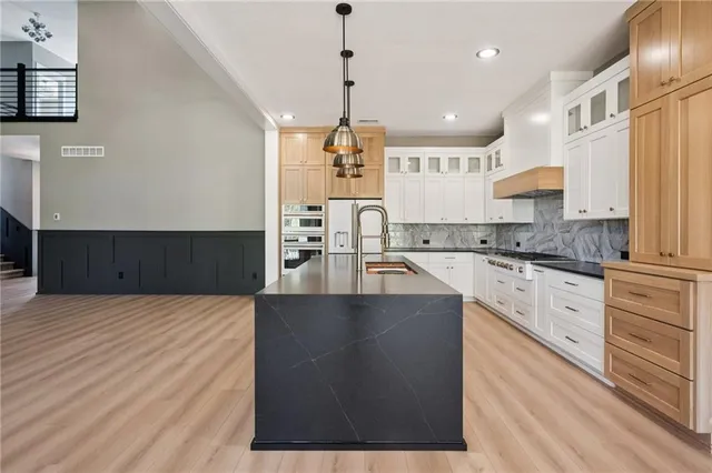 $1,349,950 | 5122 Northwest 47 Terrace, Riverside, MO 64150