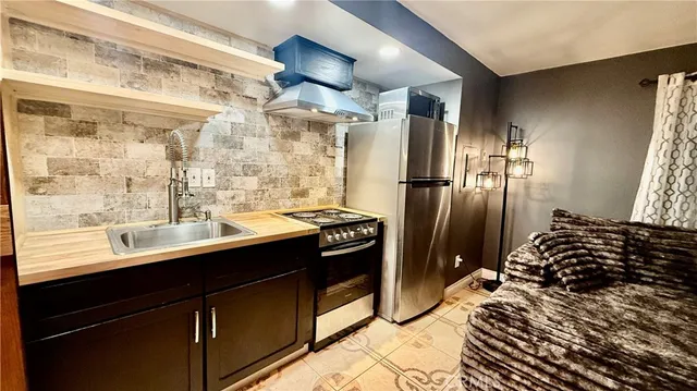 $375,000 | 7904 Laurel Canyon Boulevard, Unit 12, North Hollywood, CA 91605