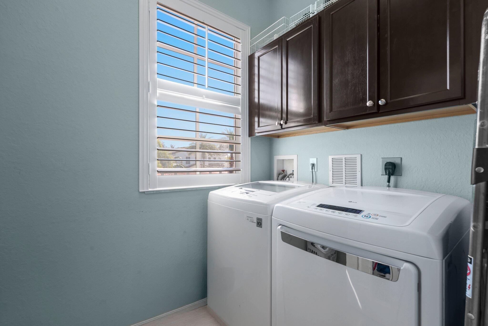168 Andros Harbour Place Jupiter, FL 33458 - Photo 31 of 71 a view of washer and dryer with kitchen countertops