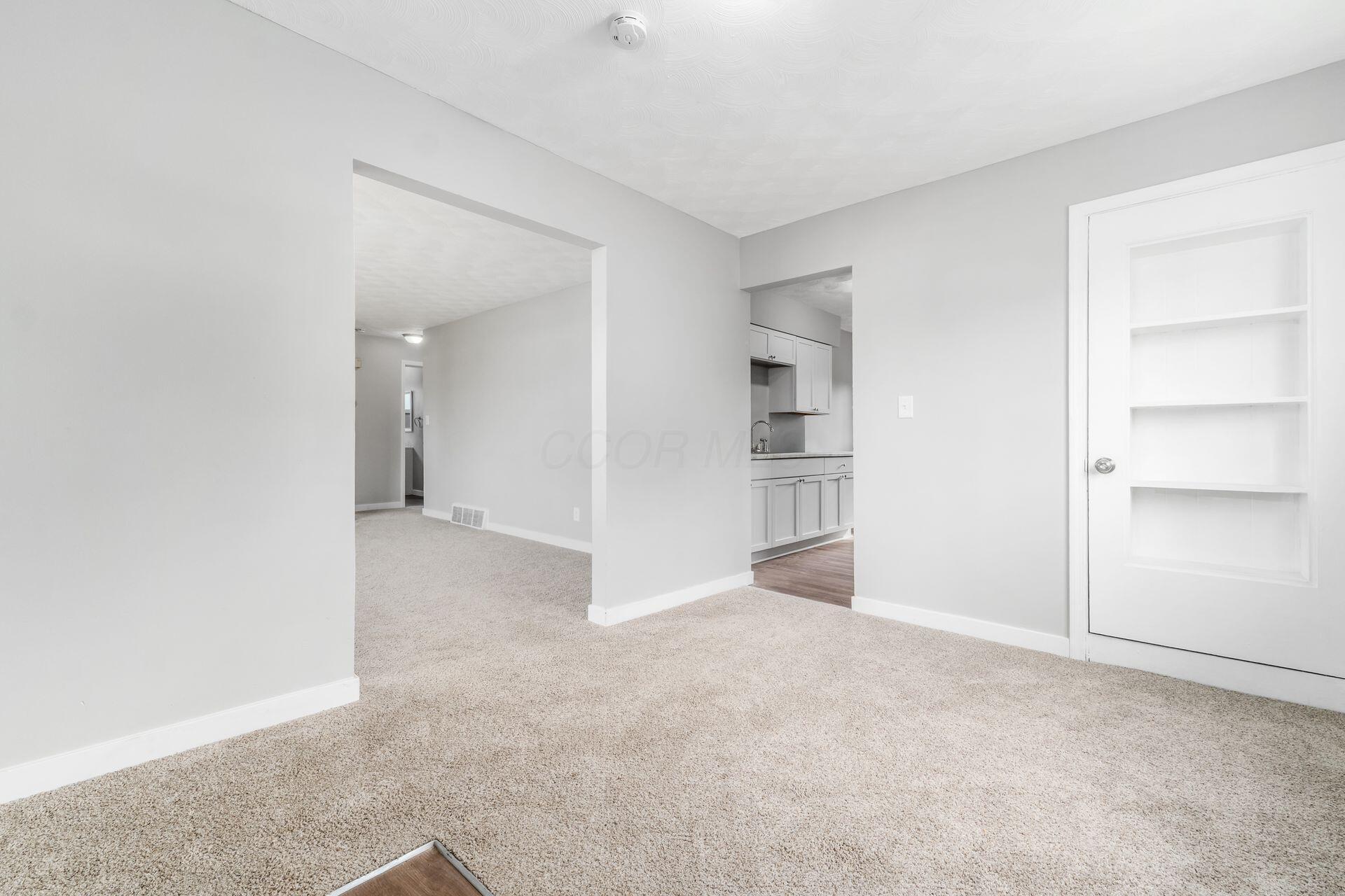 1472 Picard Road Columbus, OH 43227 - Photo 5 of 29 Interior entrance