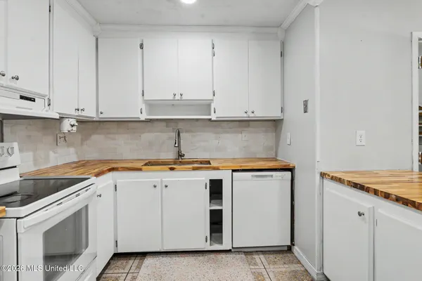 $185,000 | 16420 Highway 63, Moss Point, MS 39562