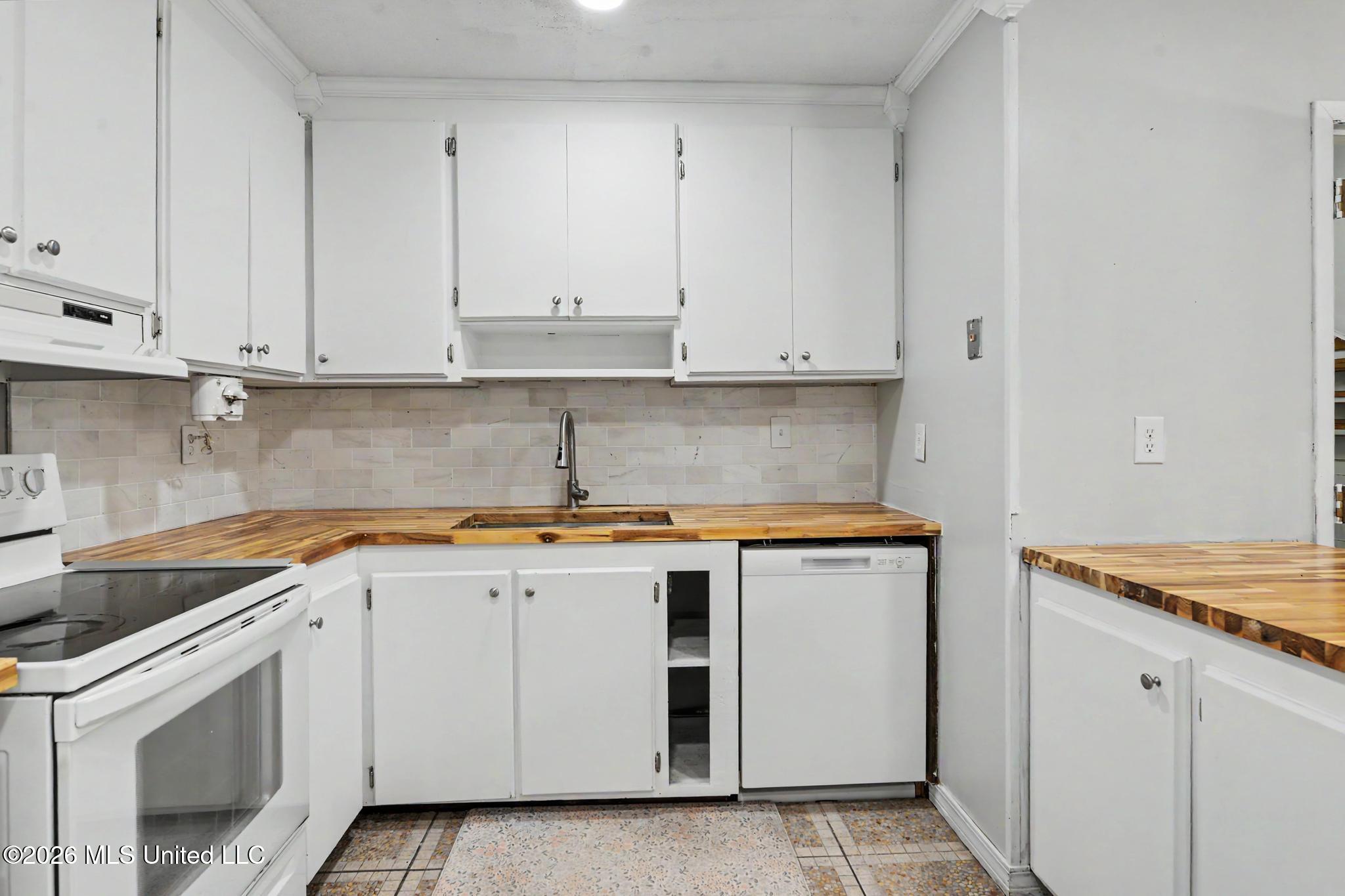 16420 Highway 63 Moss Point, MS 39562 - Photo 16 of 24 IMG_2212