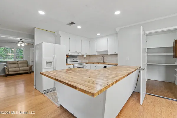 $185,000 | 16420 Highway 63, Moss Point, MS 39562