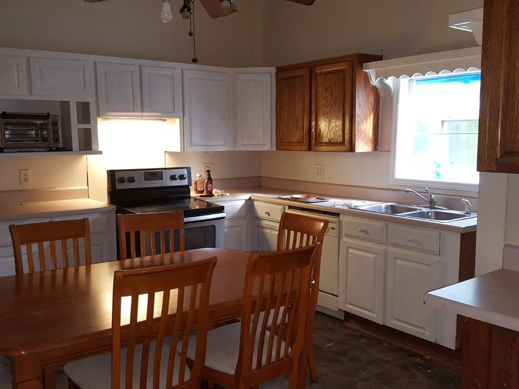 2039 Cleveland Street Elloree, SC 29047 - Photo 12 of 39
