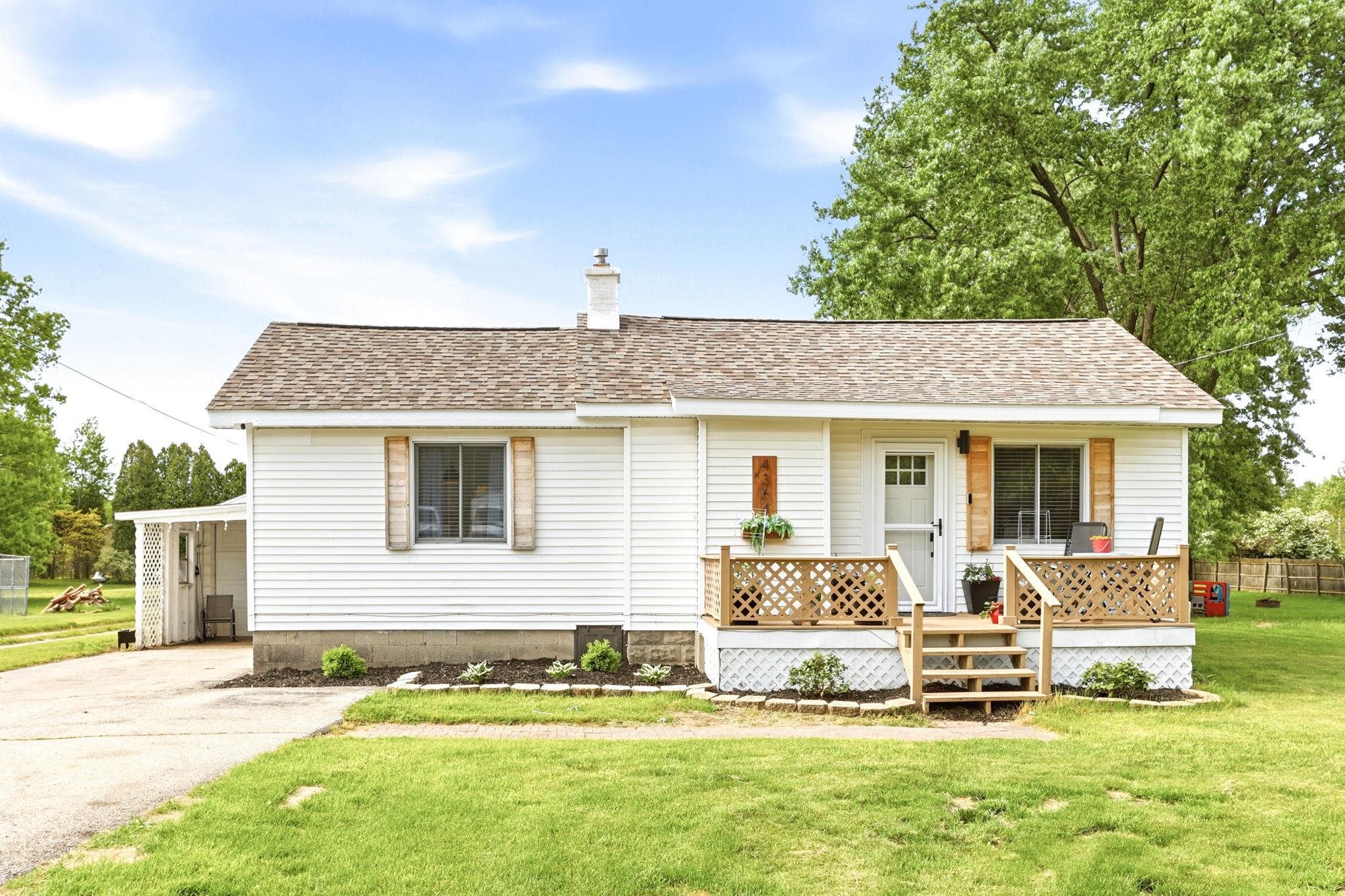 4364 Baker Road Bridgeport, MI 48722 - Photo 2 of 36