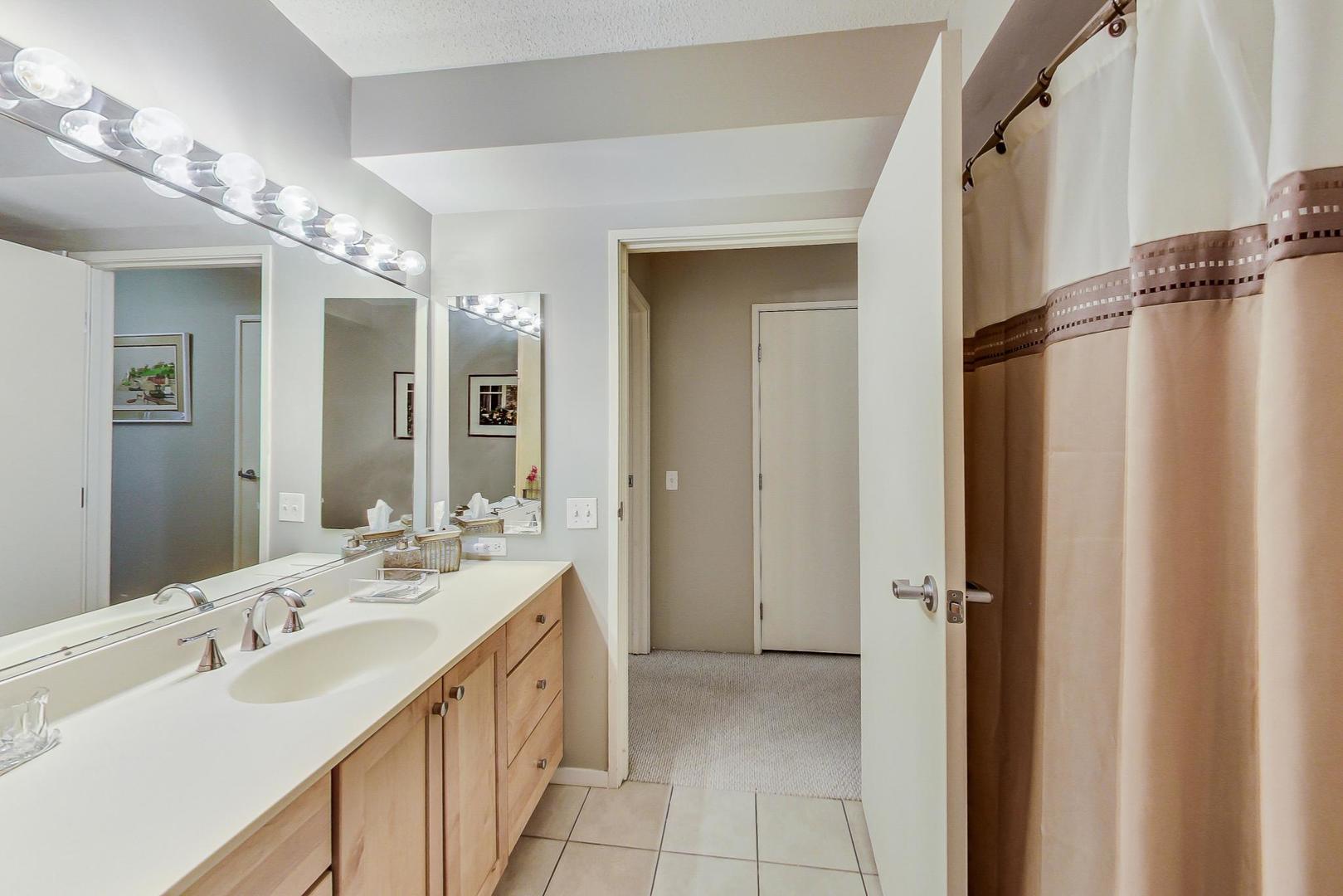 9655 Woods Drive, Unit 1405 Skokie, IL 60077 - Photo 22 of 36 a bathroom with a double vanity sink mirror and double
