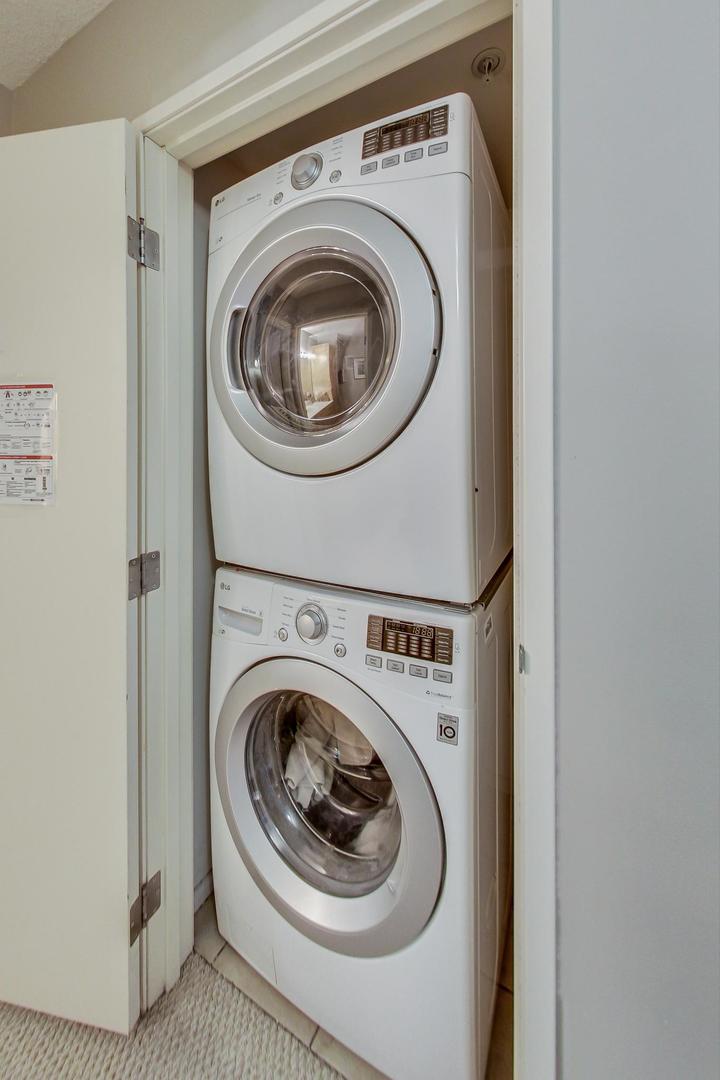 9655 Woods Drive, Unit 1405 Skokie, IL 60077 - Photo 23 of 36 a utility room with dryer and washer