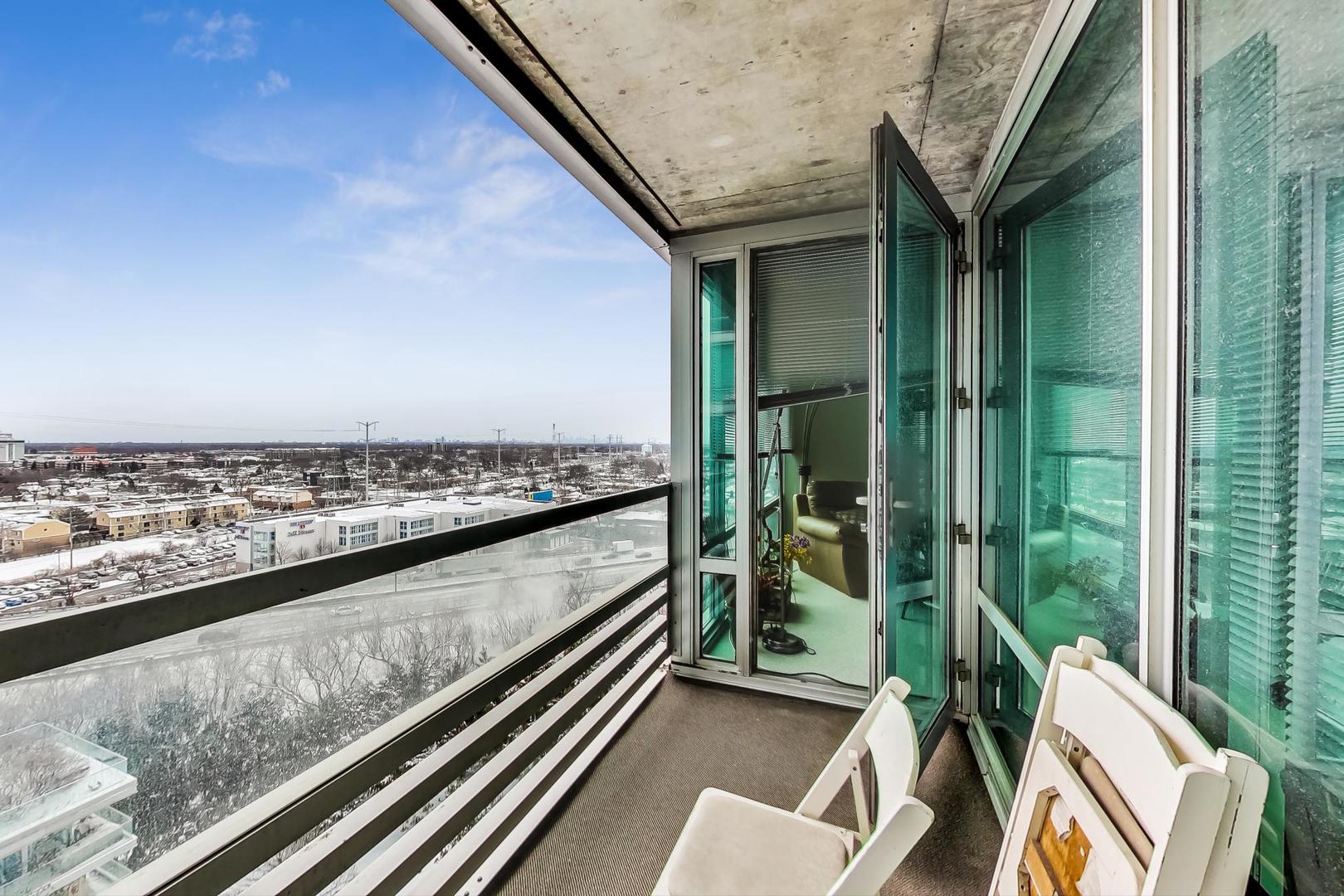 9655 Woods Drive, Unit 1405 Skokie, IL 60077 - Photo 25 of 36 a view of balcony with furniture and garden
