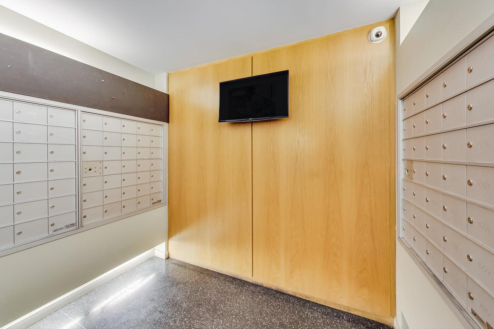 9655 Woods Drive, Unit 1405 Skokie, IL 60077 - Photo 7 of 36 a view of walk in closet with empty room