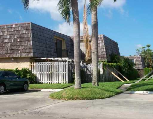 901 Springdale Circle Palm Springs, FL 33461 - Photo 1 of 1 Primary Photo