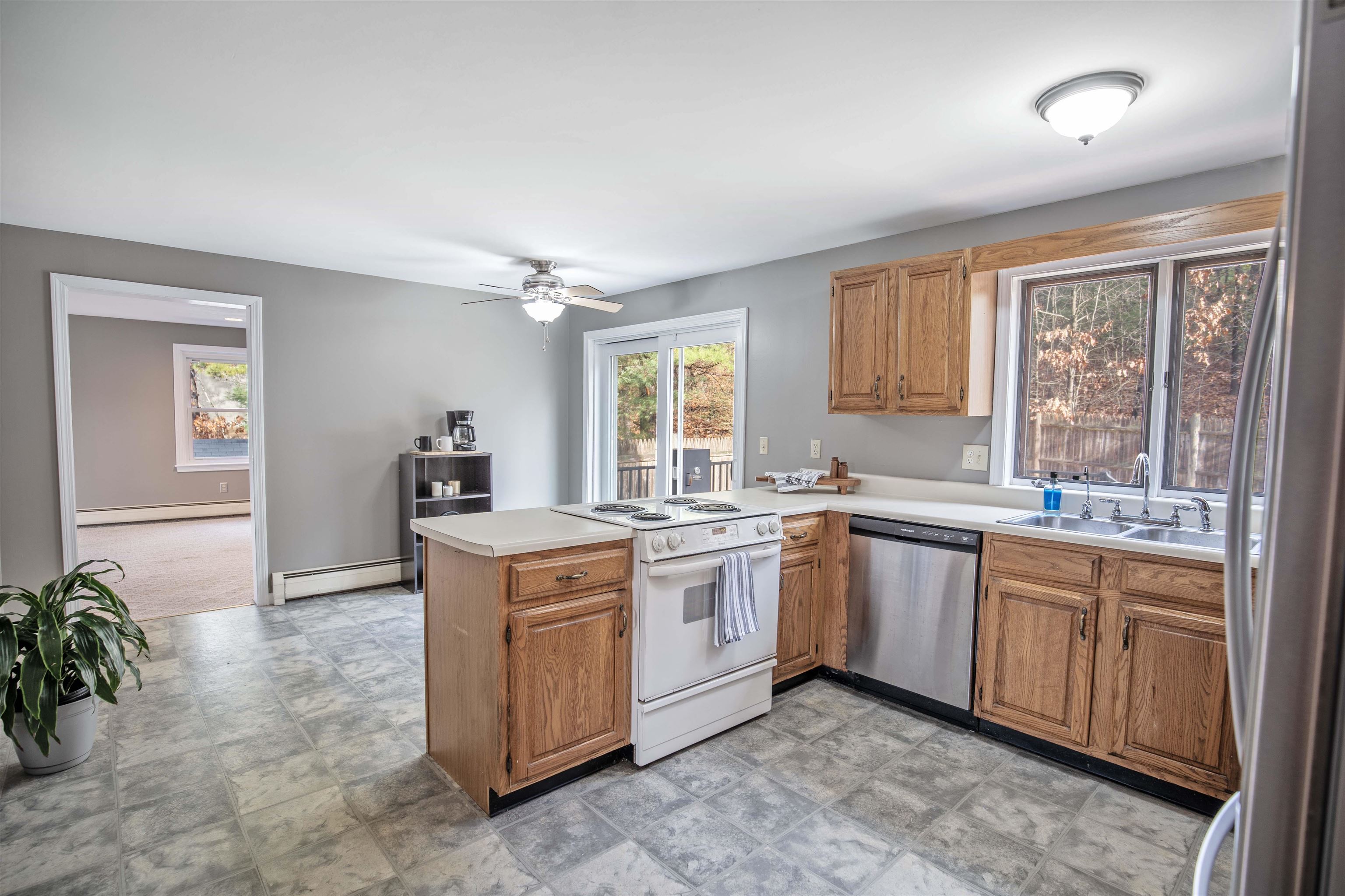 17 Riverview Circle Litchfield, NH 03052 - Photo 27 of 29