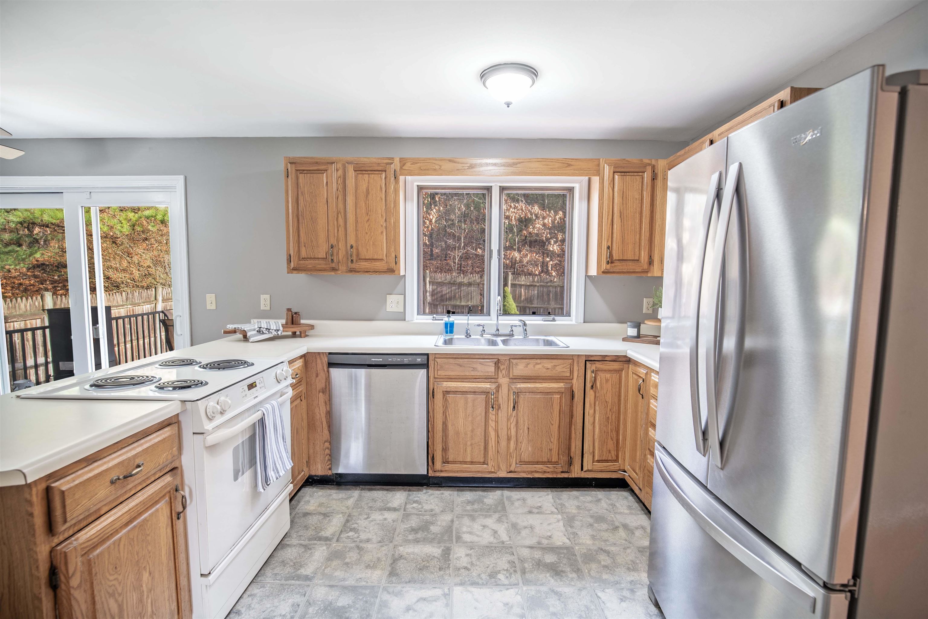 17 Riverview Circle Litchfield, NH 03052 - Photo 28 of 29