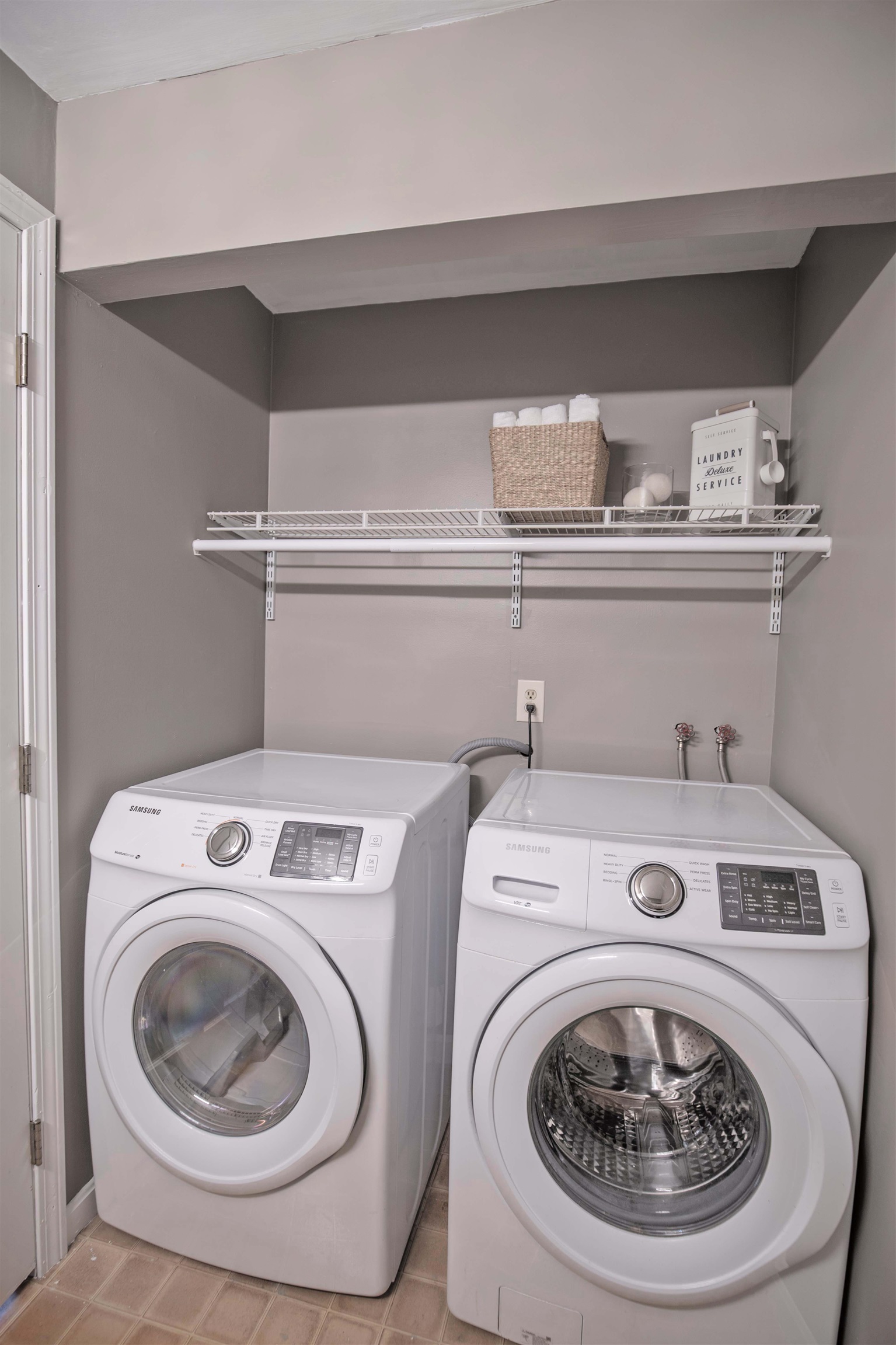 17 Riverview Circle Litchfield, NH 03052 - Photo 5 of 29