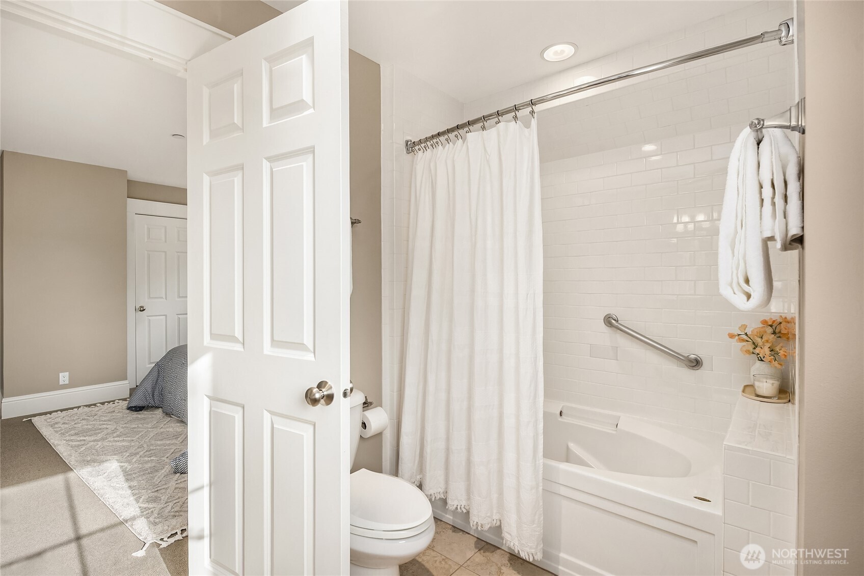 328 Ericksen Avenue Northeast, Unit R2 Bainbridge Island, WA 98110 - Photo 24 of 40