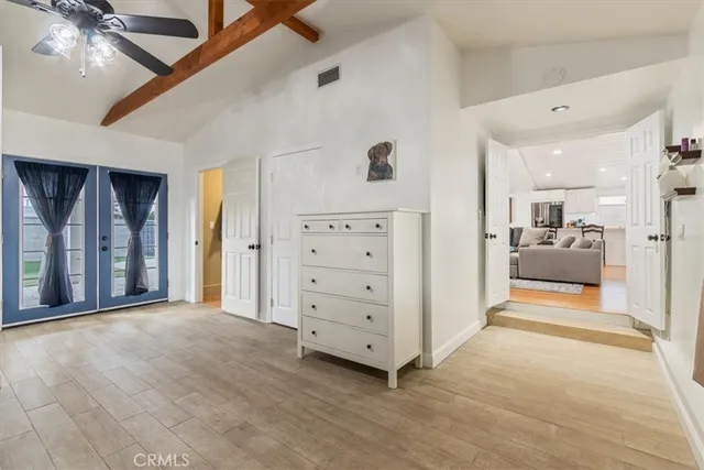 a view of a livingroom with furniture and a ceiling fan
