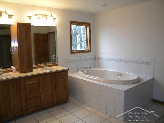 5925 North Graham Road Freeland, MI 48623 - Photo 16 of 27 31341777-15.JPG