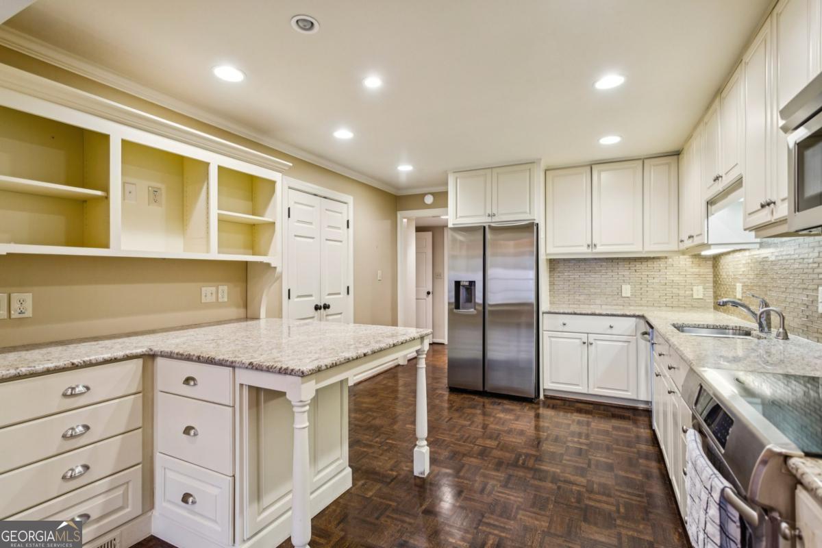 19 Mooregate Square Northwest Atlanta, GA 30327 - Photo 20 of 48 a kitchen with a sink stove and refrigerator