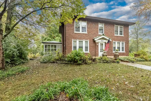 $975,000 | 9320 Lincoln Drive, St. Louis, MO 63127
