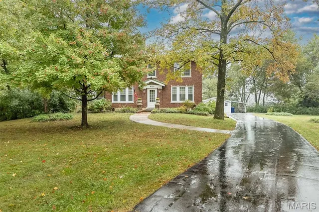 $975,000 | 9320 Lincoln Drive, St. Louis, MO 63127