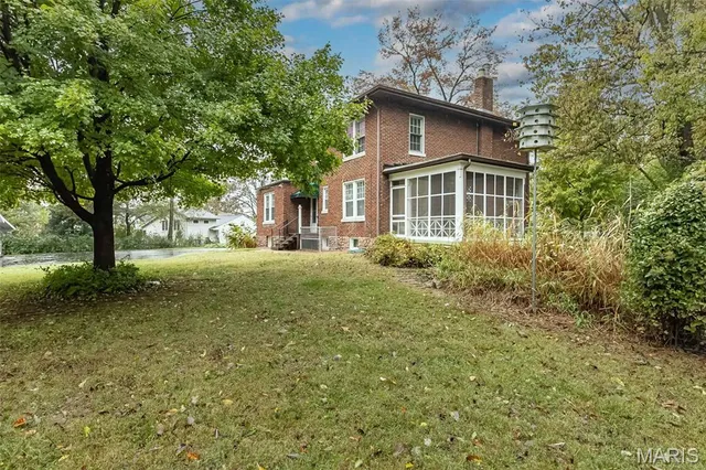 $975,000 | 9320 Lincoln Drive, St. Louis, MO 63127