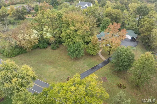 $975,000 | 9320 Lincoln Drive, St. Louis, MO 63127