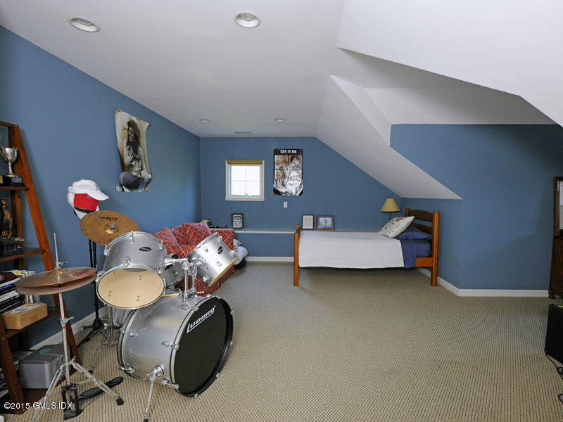 10 Tyler Lane Riverside, CT 06878 - Photo 17 of 25 a bedroom with bed and a mirror