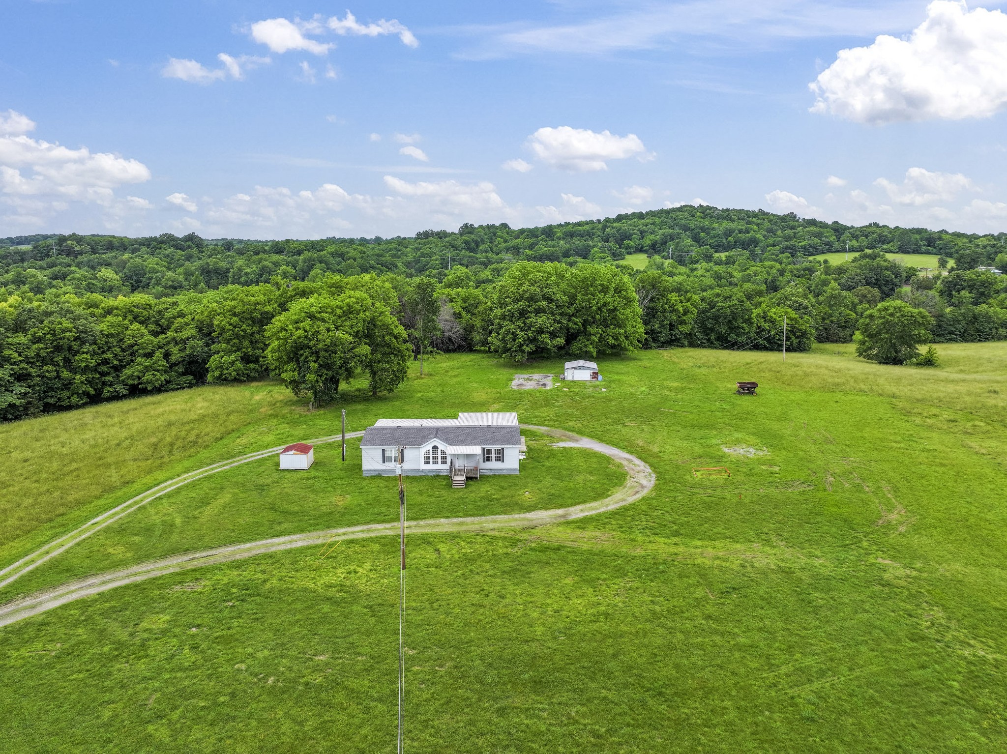 439 Philippi Road Wartrace, TN 37183 - Photo 3 of 29 a view of a golf course with a garden