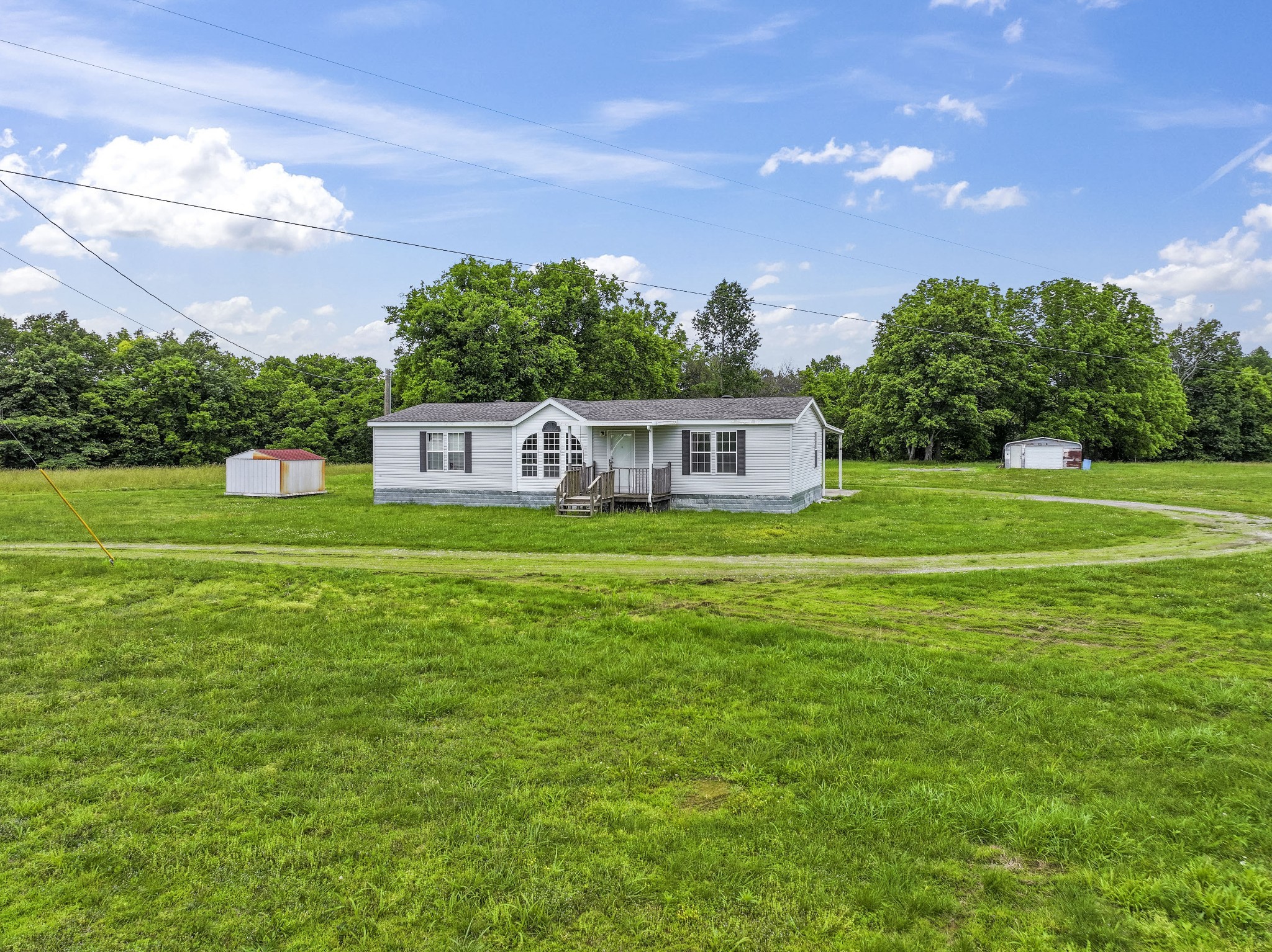 439 Philippi Road Wartrace, TN 37183 - Photo 6 of 29 a view of a house with a big yard