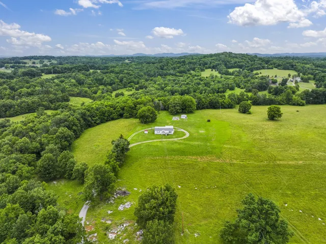 $799,900 | 439 Philippi Road, Wartrace, TN 37183