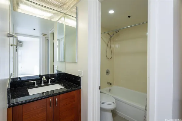 $3,000 | 930 Kaheka Street, Unit 2901, Honolulu, HI 96814