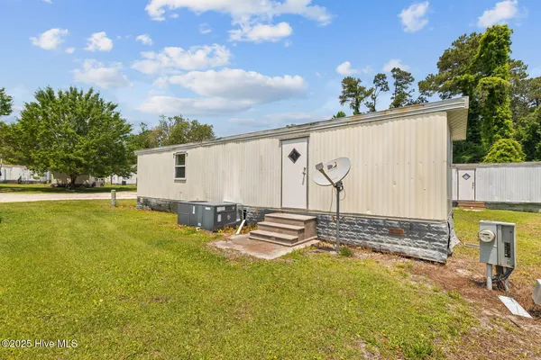 $825 | 1134 Old Maplehurst Road, Unit N, Jacksonville, NC 28540