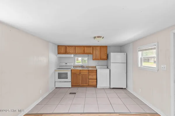$825 | 1134 Old Maplehurst Road, Unit N, Jacksonville, NC 28540