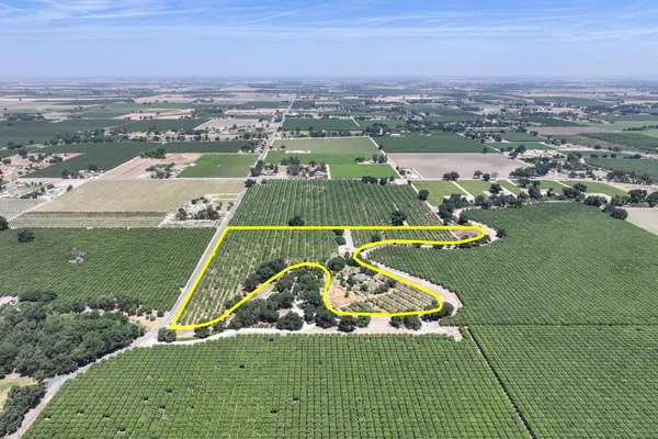 $900,000 | 9415 21 1/2 Avenue, Lemoore, CA 93245