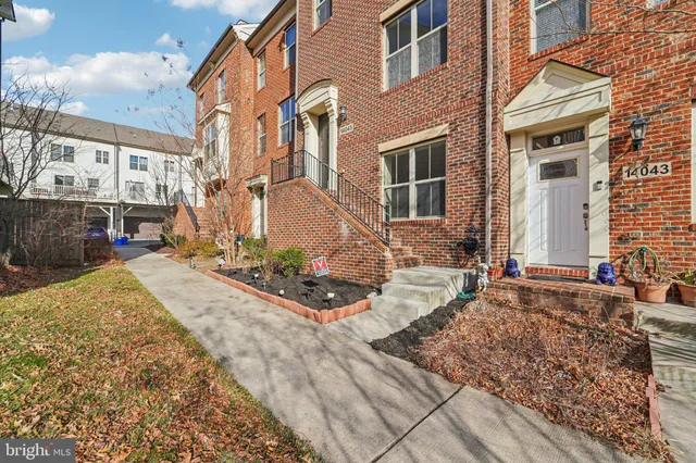 $575,000 | 14045 Marketcenter Drive, Clarksburg, MD 20871