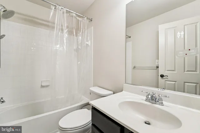 $575,000 | 14045 Marketcenter Drive, Clarksburg, MD 20871