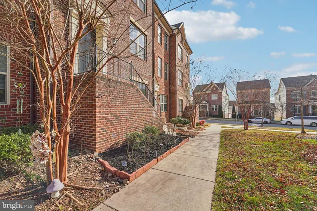 $575,000 | 14045 Marketcenter Drive, Clarksburg, MD 20871