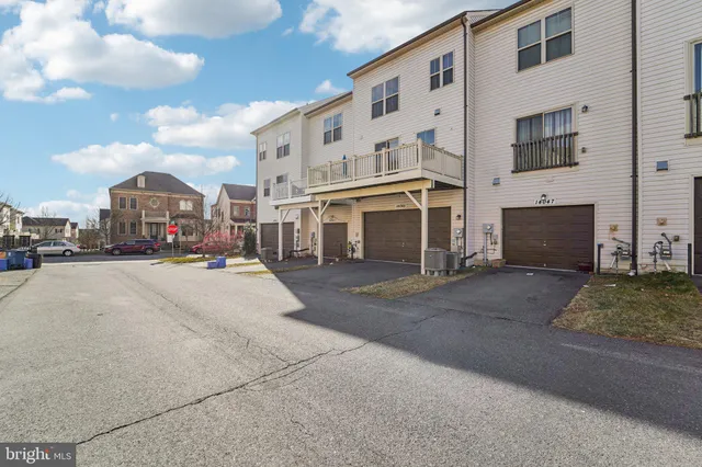 $575,000 | 14045 Marketcenter Drive, Clarksburg, MD 20871
