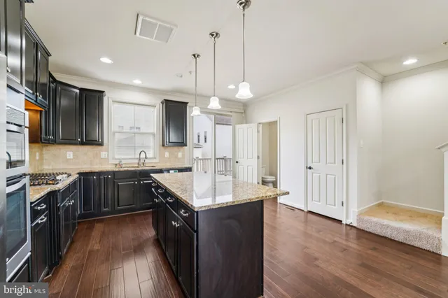 $575,000 | 14045 Marketcenter Drive, Clarksburg, MD 20871