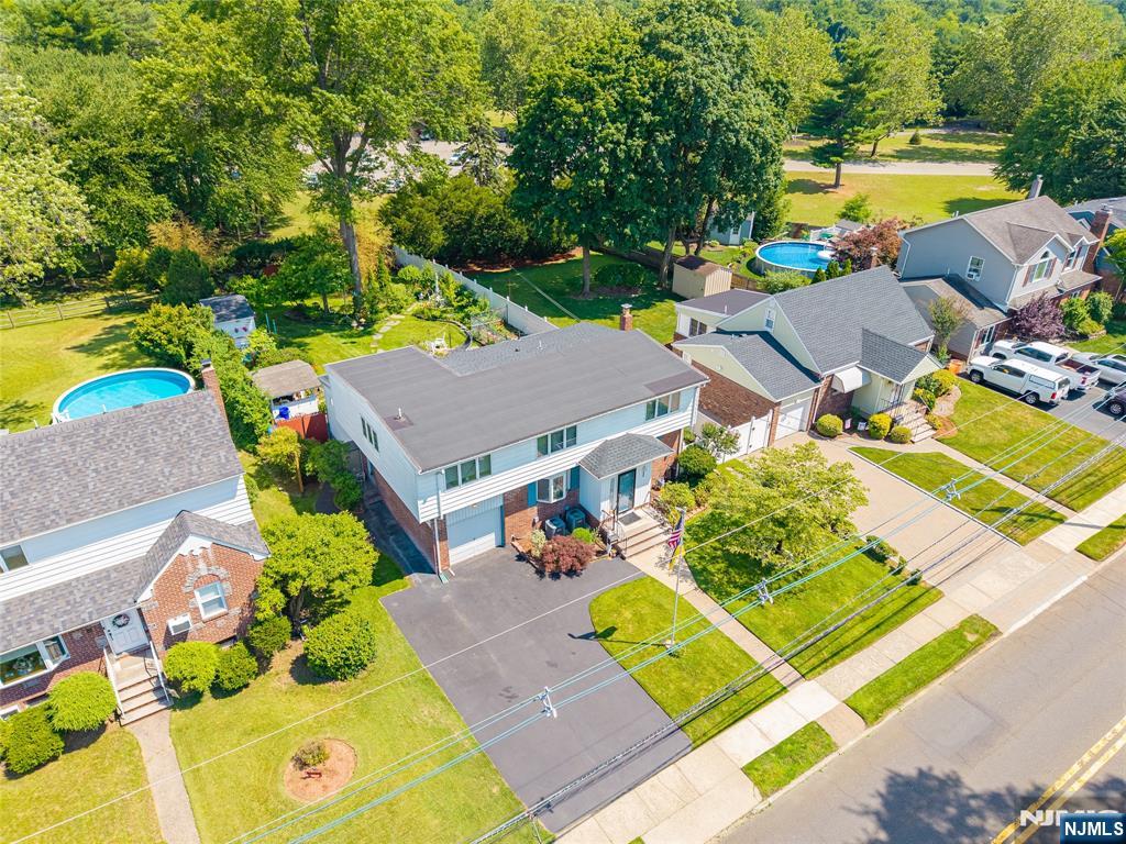 804 Saddle River Road Saddle Brook, NJ 07663 - Photo 2 of 37