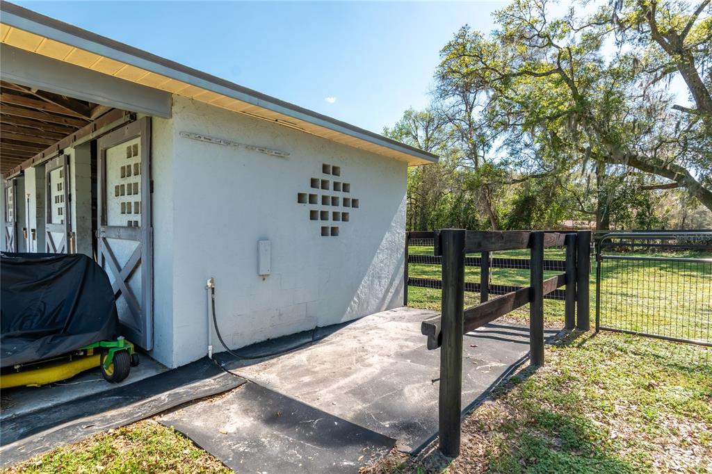 10 Carry Back Road Ocala, FL 34482 - Photo 52 of 69 a view of a two chairs in the patio