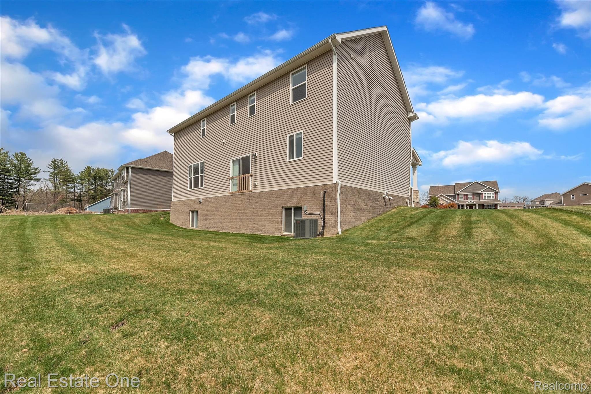 2452 Walnut View Drive Howell, MI 48855 - Photo 38 of 39 48-2452 Walnut View Dr-WindowStill-Real-Estate-Photography-48.jpg