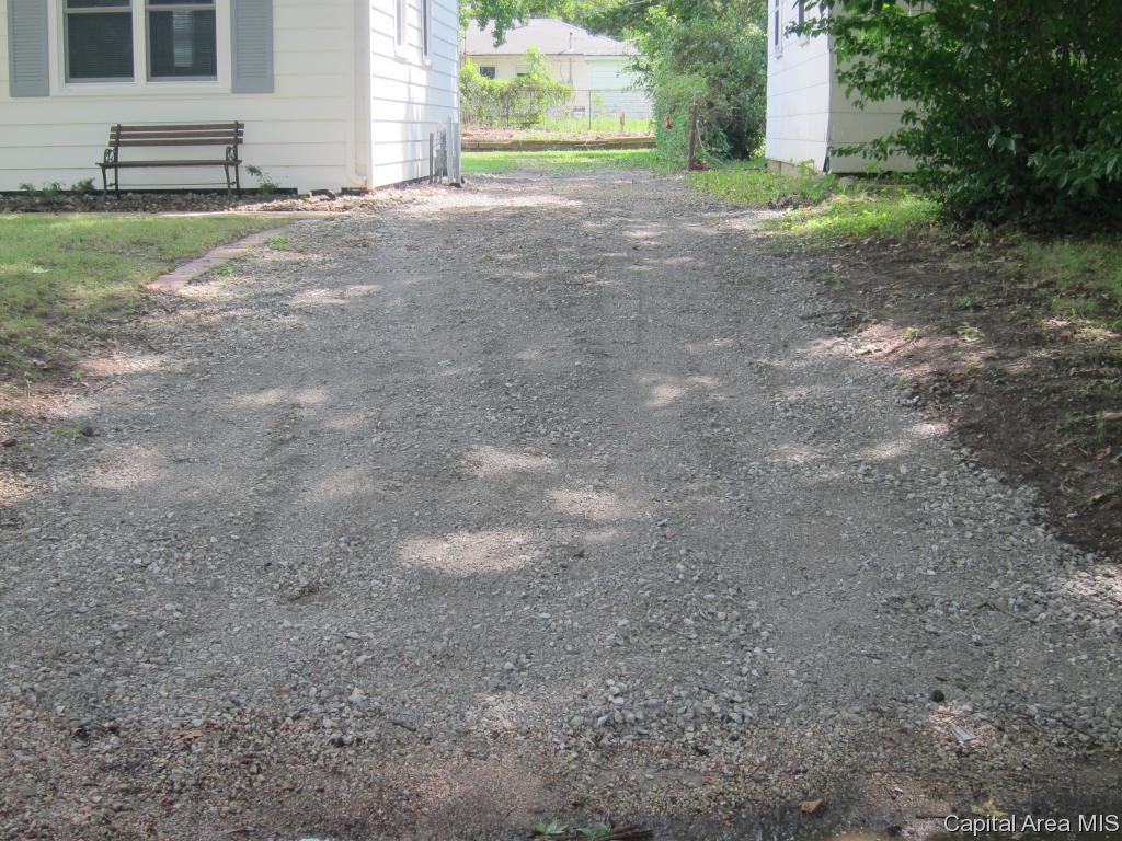 1108 Johnson Lane Springfield, IL 62702 - Photo 3 of 24