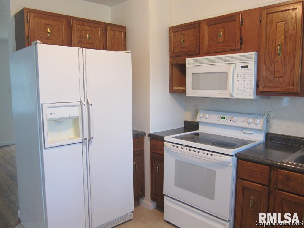 1108 Johnson Lane Springfield, IL 62702 - Photo 9 of 24